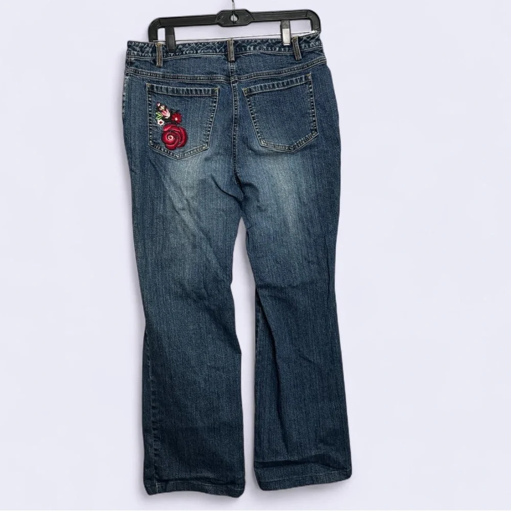 Susan Bristol Size 8‎ Blue Denim Flower Embroidery Bootcut Jeans Y2K High-Rise